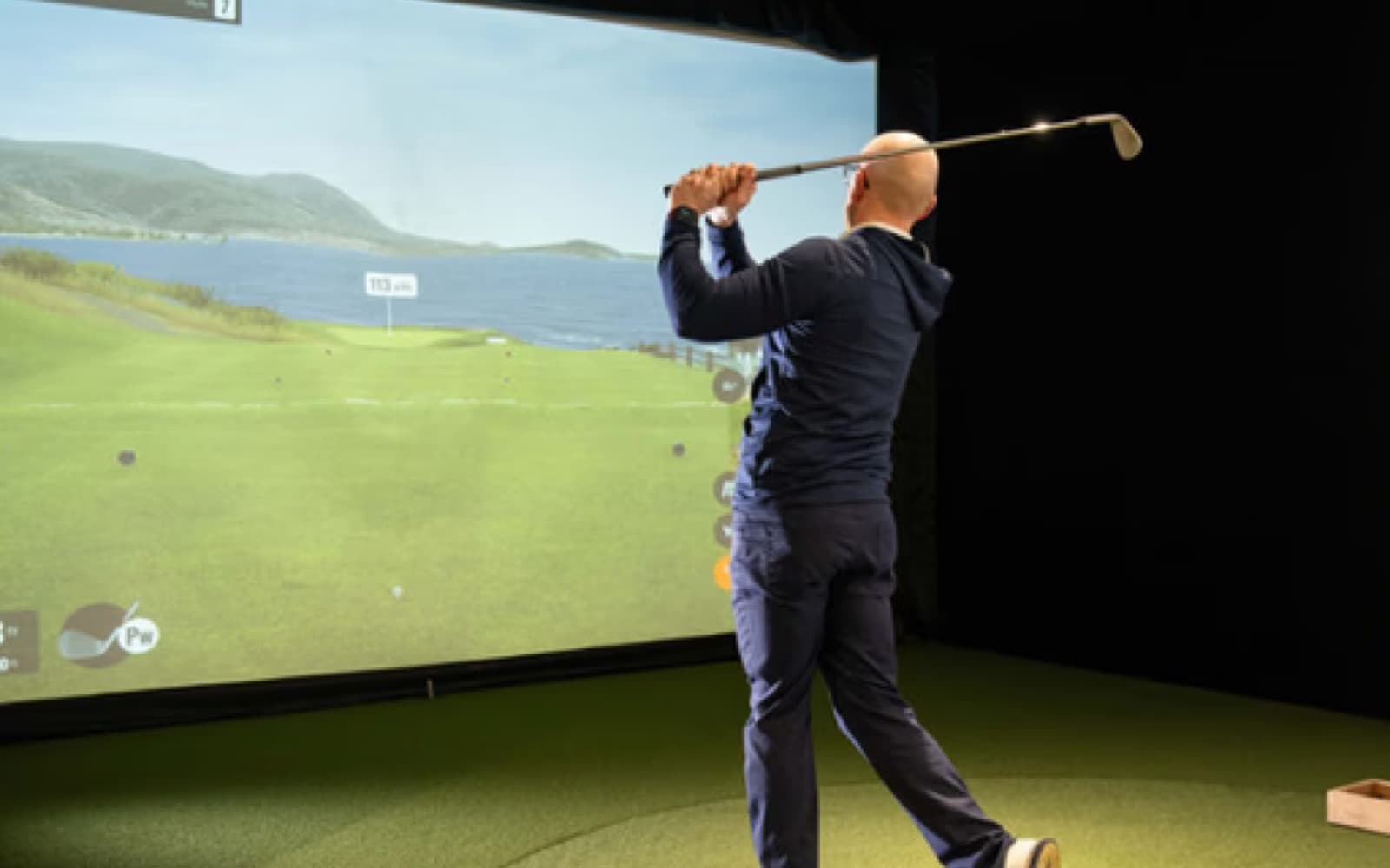 Bunker Indoor Golf — Year-round golf in the heart of Mexico City. Tour-grade tech. Accessible price. Operator-quality team.